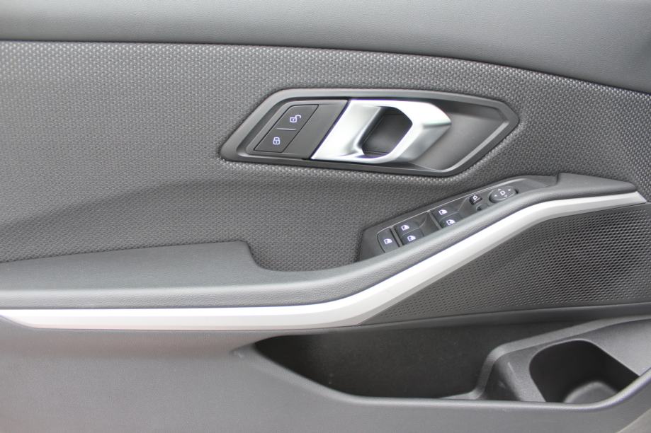 BMW 318d AUTOMATIK, LED, NAVI, ALU 17, VIRTUAL, GARANCIJA, NIJE UVOZ !, fotografija 15