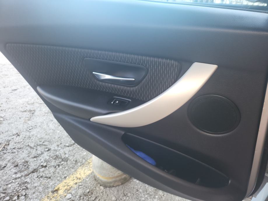 BMW 318d F30 LCI (Redizajn) – SAMO 28.060 km – HR Auto – BSI Jamstvo, fotografija 10