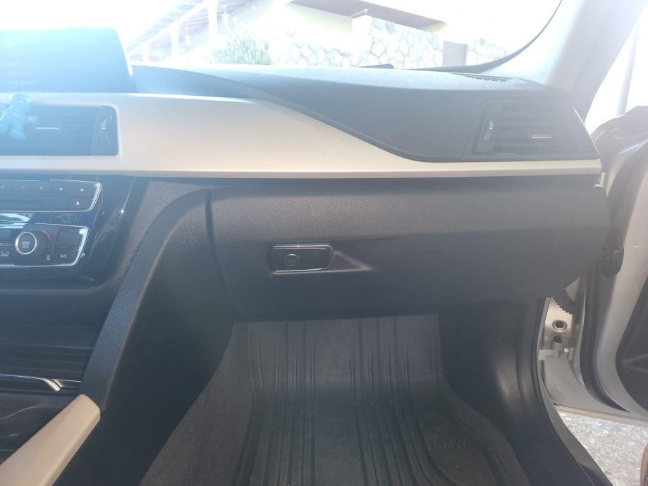 BMW 318d F30 LCI (Redizajn) – SAMO 28.060 km – HR Auto – BSI Jamstvo, fotografija 12
