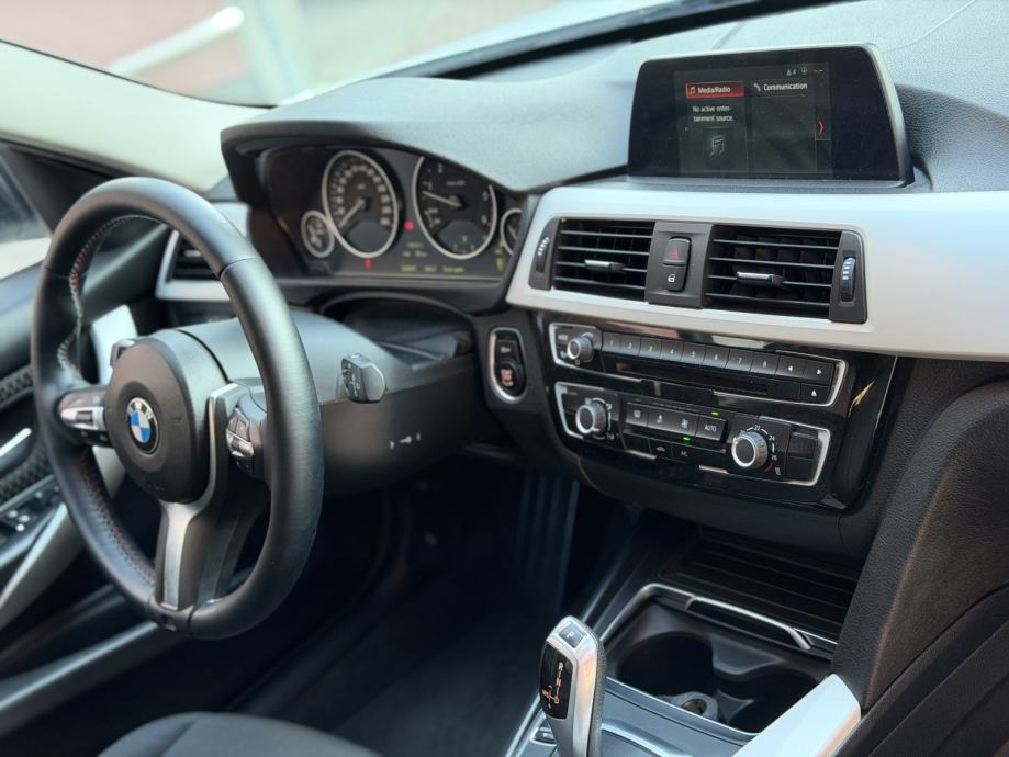 BMW 318d TOURING / REGAN / BIJELI / PDC / NAVI / CARPLAY, fotografija 11