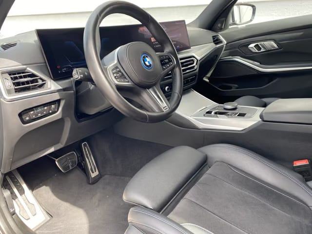 BMW 320e M Sport, fotografija 9