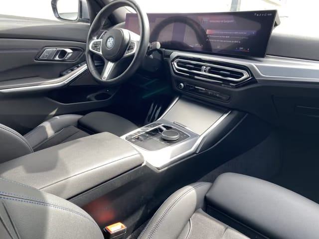 BMW 320e M Sport, fotografija 12