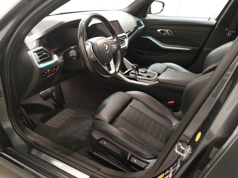 BMW 320e Touring Sport Line automatik • LED • AHK, fotografija 6