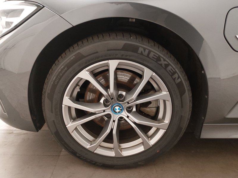BMW 320e Touring Sport Line automatik • LED • AHK, fotografija 8
