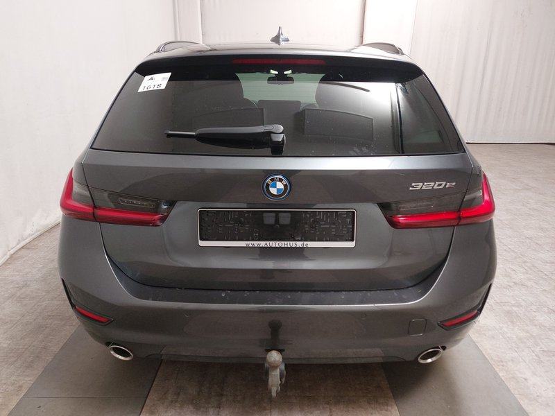 BMW 320e Touring Sport Line automatik • LED • AHK, fotografija 14