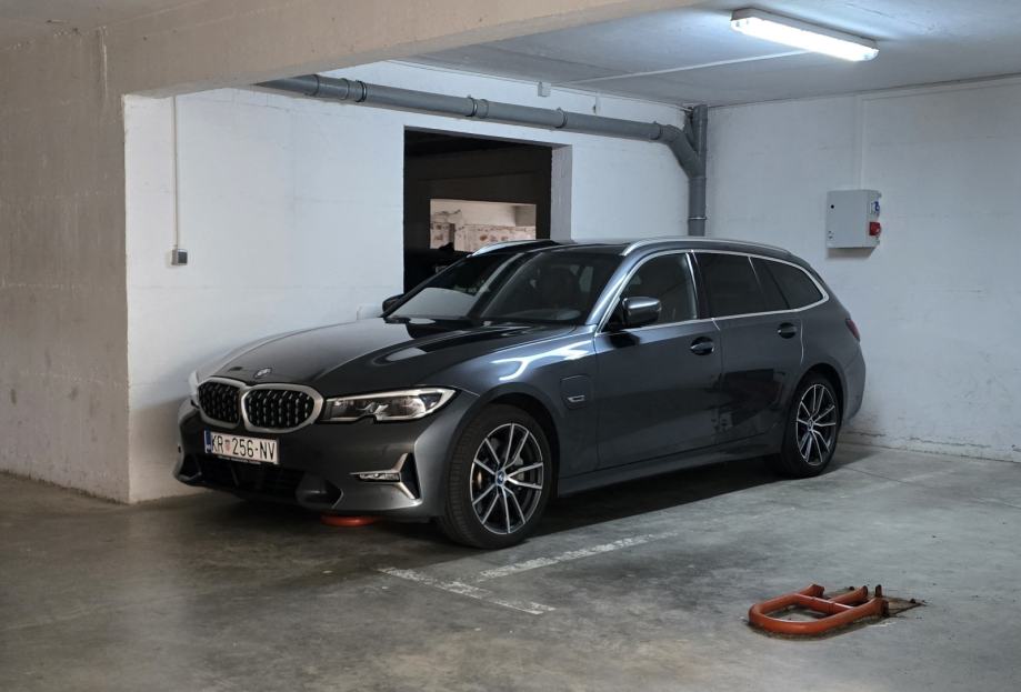 BMW 330e xDrive Touring G21–FULL - Luxury, PHEV, Pano, Laser, HUD, ACC, fotografija 2