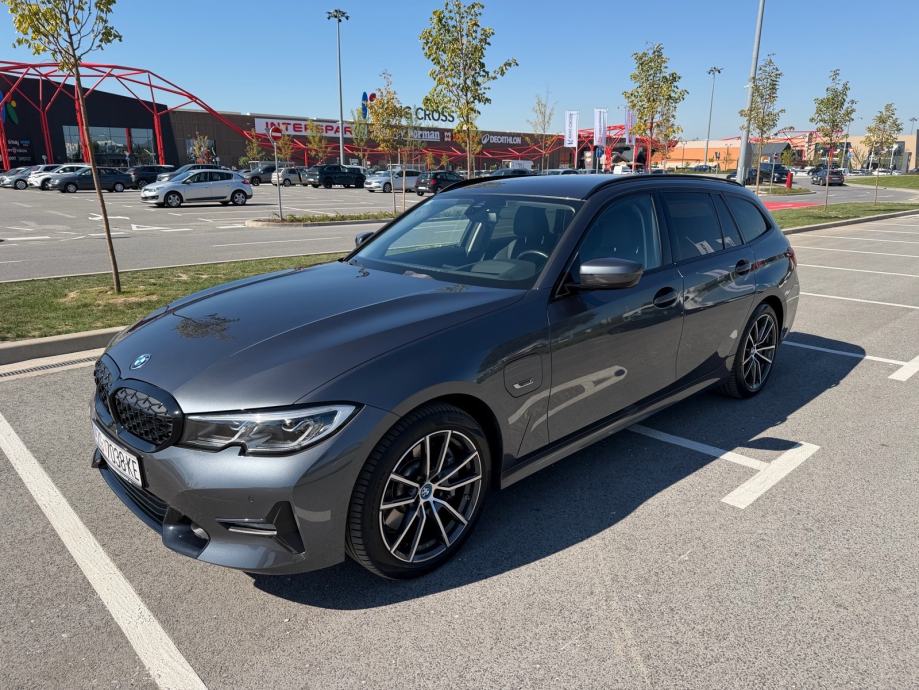 BMW 330e 292 ks Sportline xDrive Touring, fotografija 2