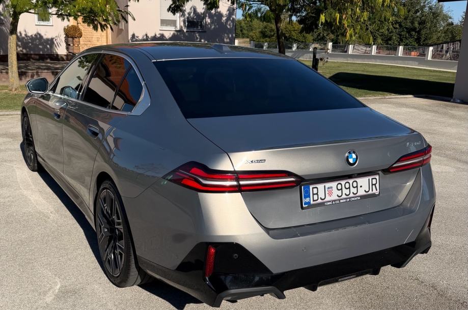 BMW 520 d xDrive, fotografija 7