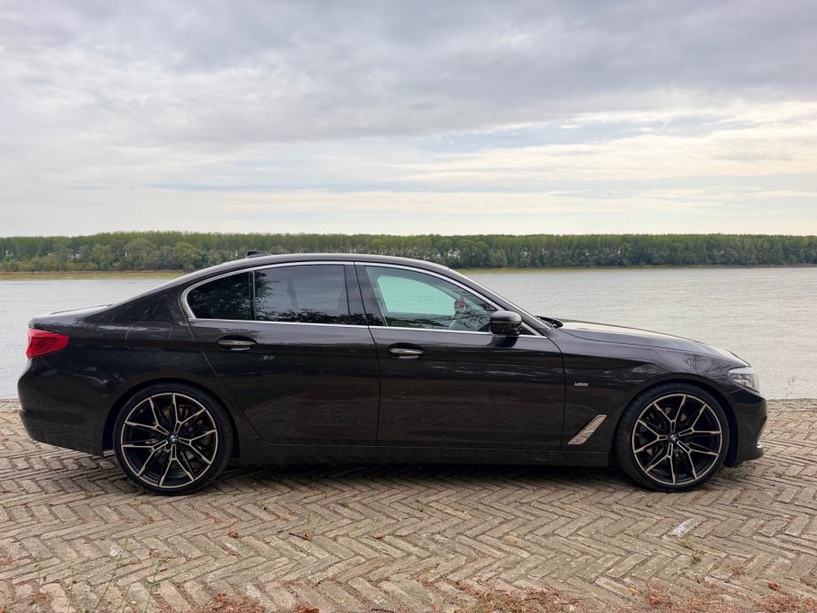 BMW 520d G30 LUXURY | 190 KS | ZF 8 | B&W | HUD | 360° | ŠIBER, pogled izvana - slika 5