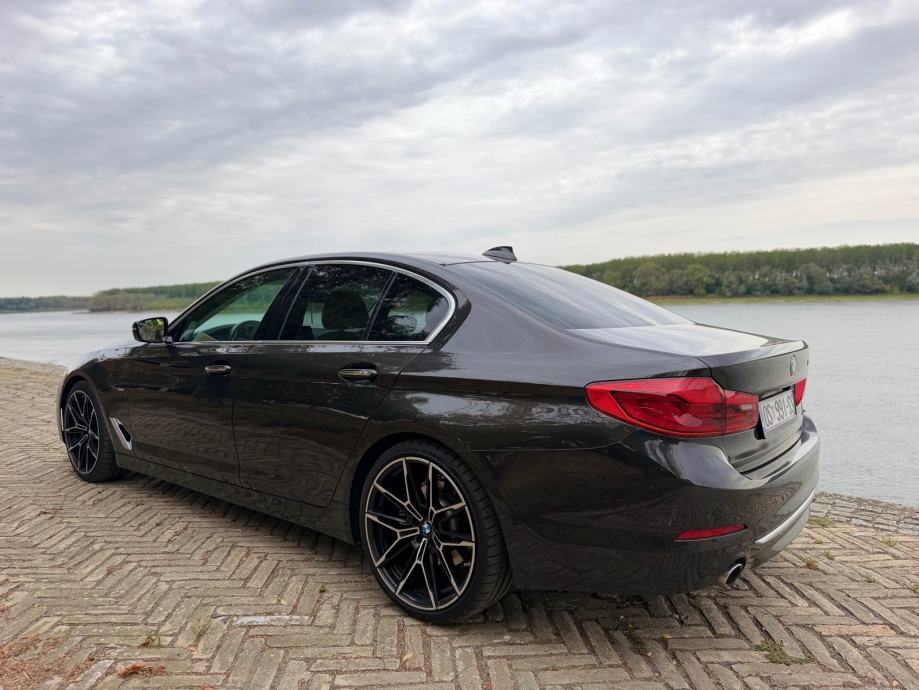 BMW 520d G30 LUXURY | 190 KS | ZF 8 | B&W | HUD | 360° | ŠIBER, pogled izvana - slika 4
