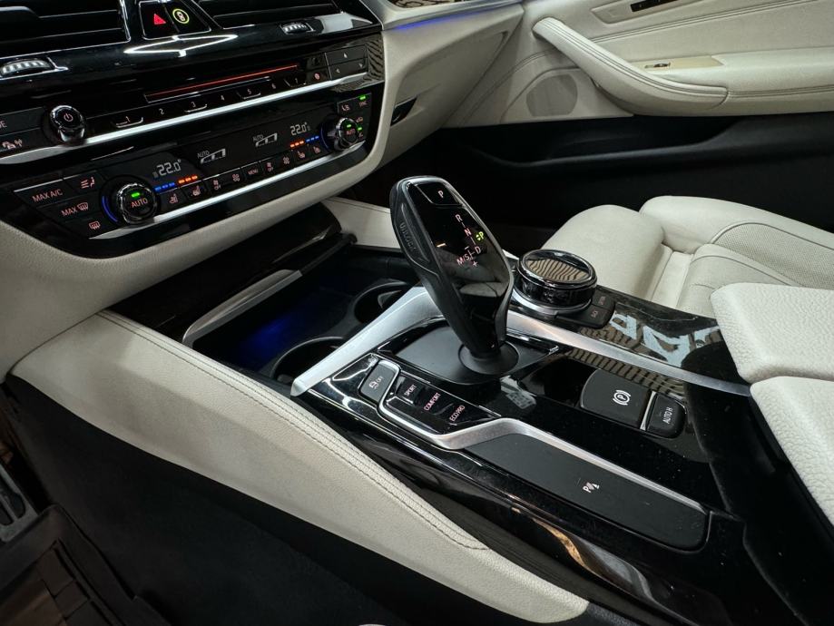 BMW 520d M-sport paket, Head-up, Virtual Cockpit, Grijanje/hlađenje ...