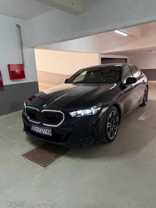 Bmw 520d M sport Pro, 5/2025, 5g garancija i servisi, kupljen u Tomic, fotografija 3