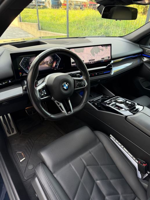 BMW 520d, M sport PRO, panorama, iconic glow, bowers & wilkins, full.., fotografija 10
