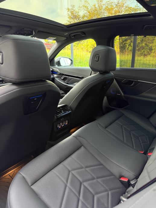 BMW 520d, M sport PRO, panorama, iconic glow, bowers & wilkins, full.., fotografija 15