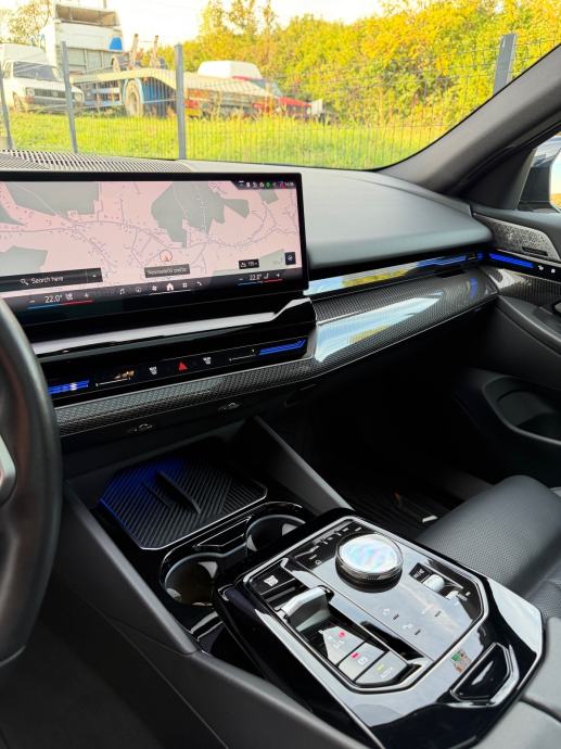 BMW 520d, M sport PRO, panorama, iconic glow, bowers & wilkins, full.., fotografija 12