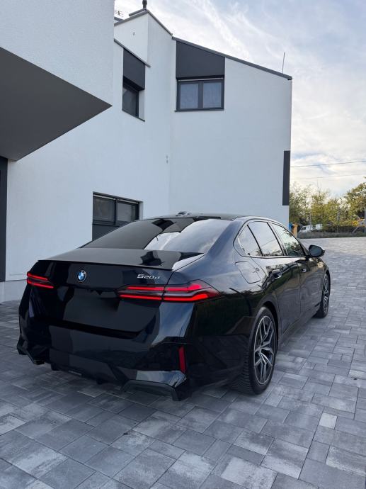 BMW 520d, M sport PRO, panorama, iconic glow, bowers & wilkins, full.., fotografija 6
