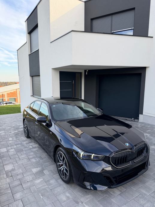 BMW 520d, M sport PRO, panorama, iconic glow, bowers & wilkins, full.., fotografija 4