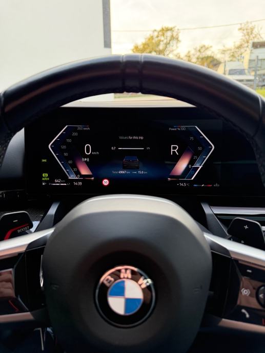 BMW 520d, M sport PRO, panorama, iconic glow, bowers & wilkins, full.., fotografija 11