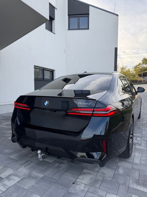 BMW 520d, M sport PRO, panorama, iconic glow, bowers & wilkins, full.., fotografija 9