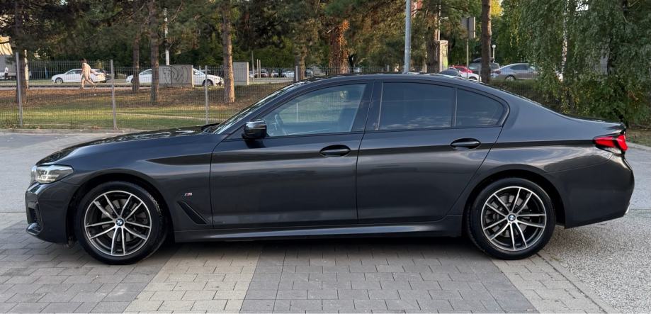 BMW 520d°M SPORT°XDRIVE°LIVE COCKPIT°AMBI°SHADOW LINE°REG06/27°, fotografija 3