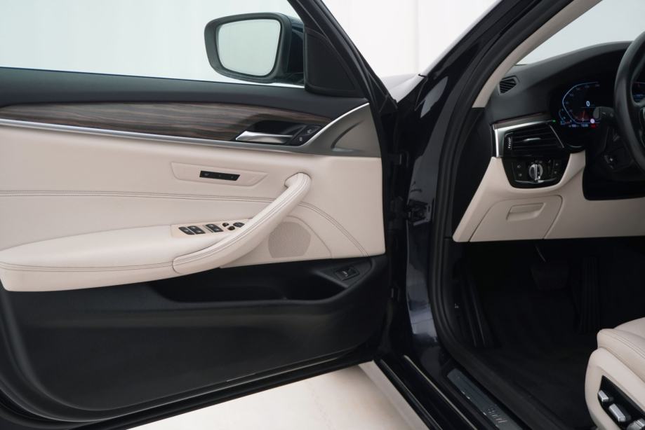 BMW 530d Touring xDrive | Cjena uključuje troškove uvoza, fotografija 10