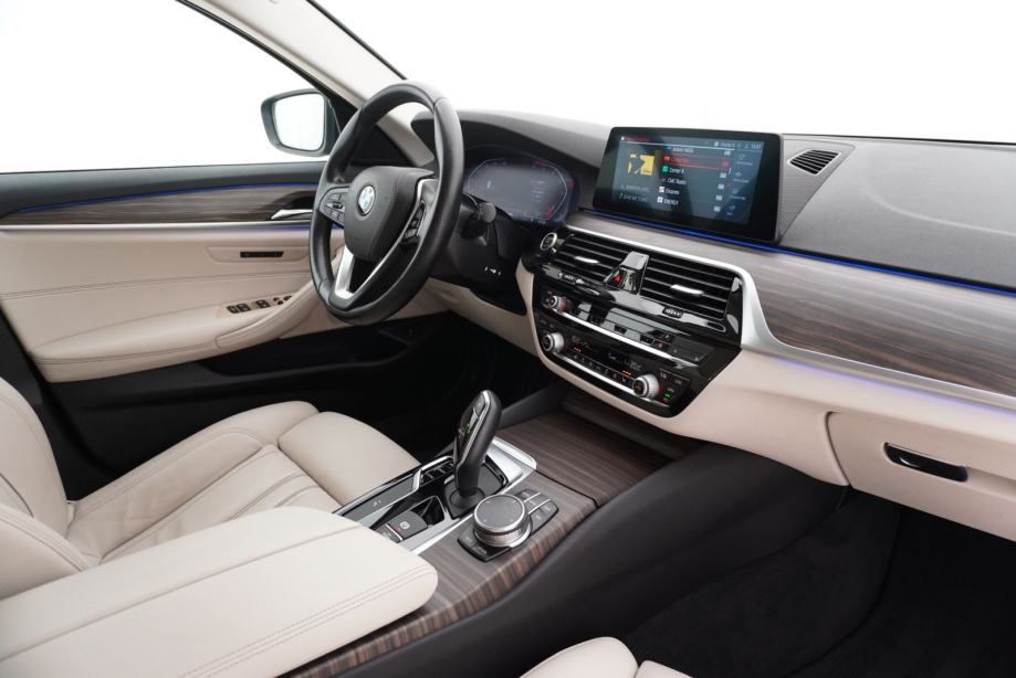 BMW 530d Touring xDrive | Cjena uključuje troškove uvoza, fotografija 13