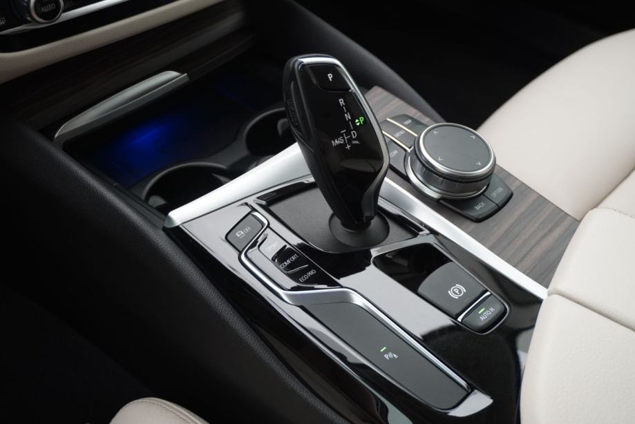 BMW 530d Touring xDrive | Cjena uključuje troškove uvoza, fotografija 16