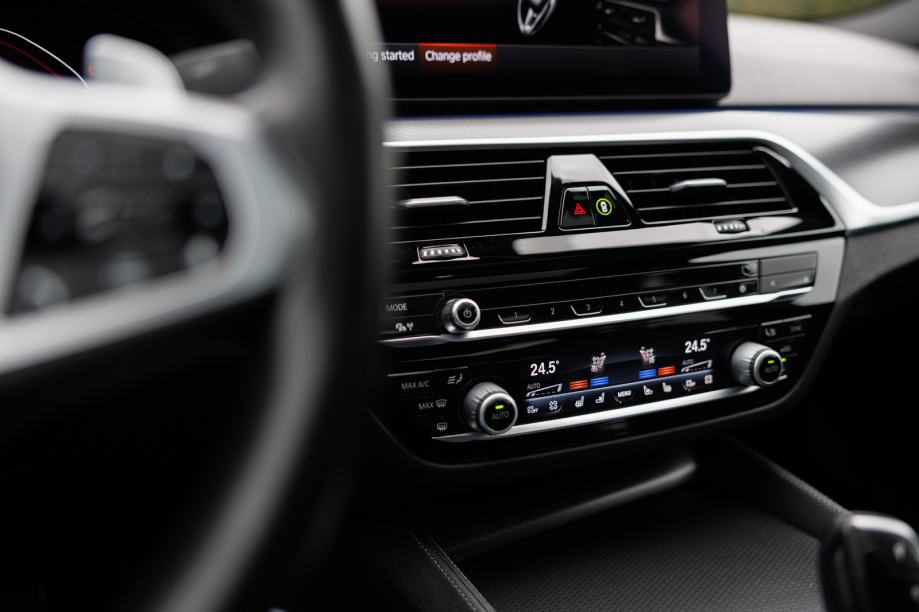 BMW 530d xDrive M-Sport - Laser | ACC | HUD | Ambi | Pano | Memo | Kam, fotografija 10