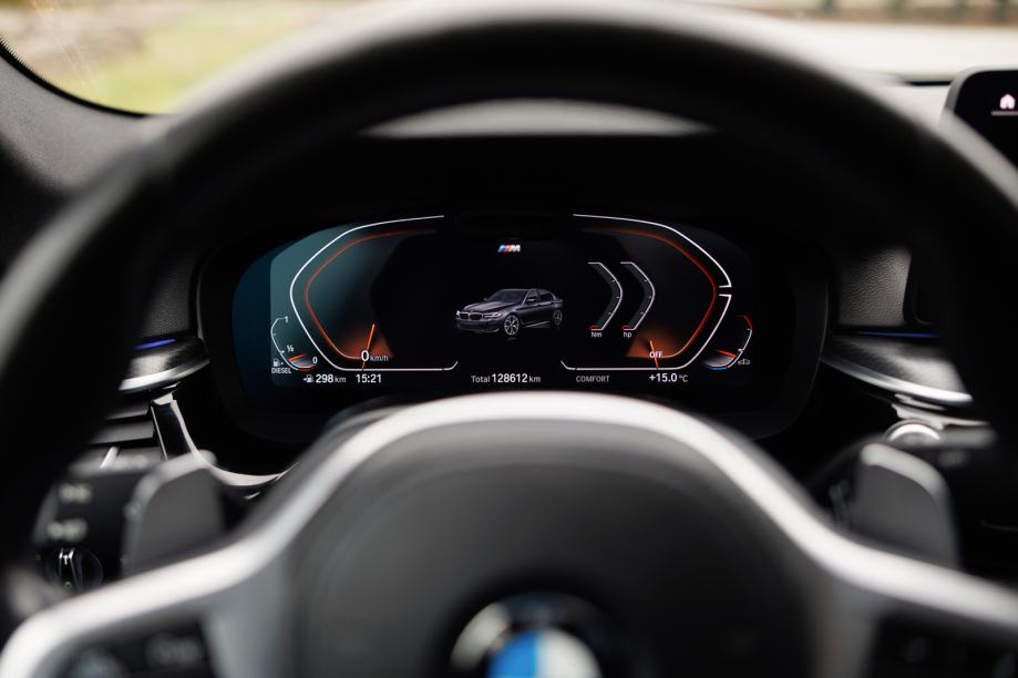 BMW 530d xDrive M-Sport - Laser | ACC | HUD | Ambi | Pano | Memo | Kam, fotografija 13