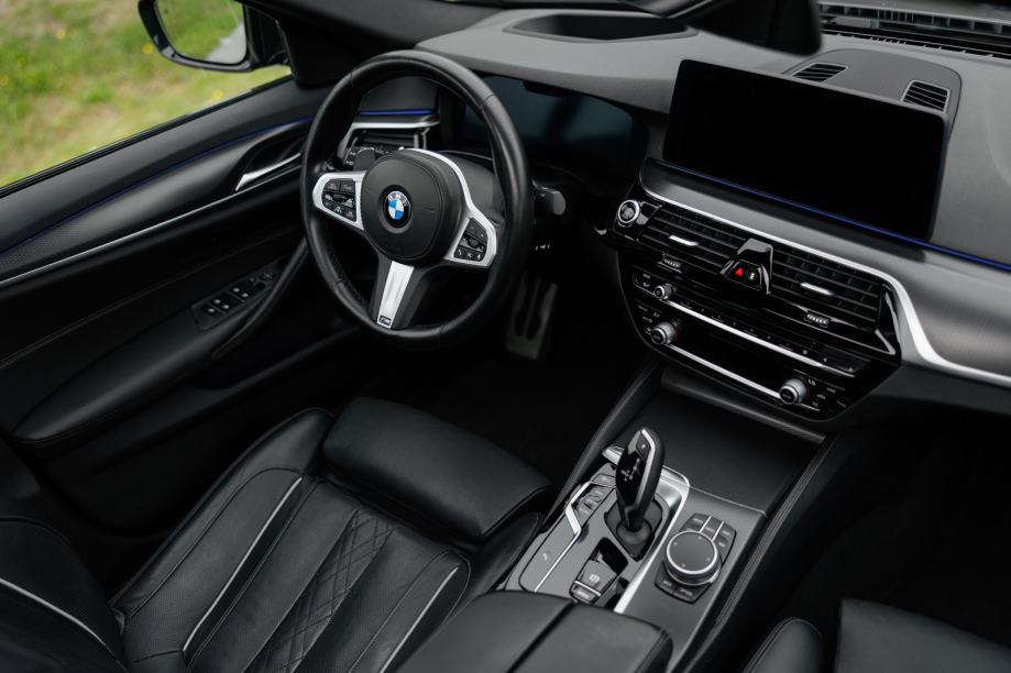 BMW 530d xDrive M-Sport - Laser | ACC | HUD | Ambi | Pano | Memo | Kam, fotografija 11