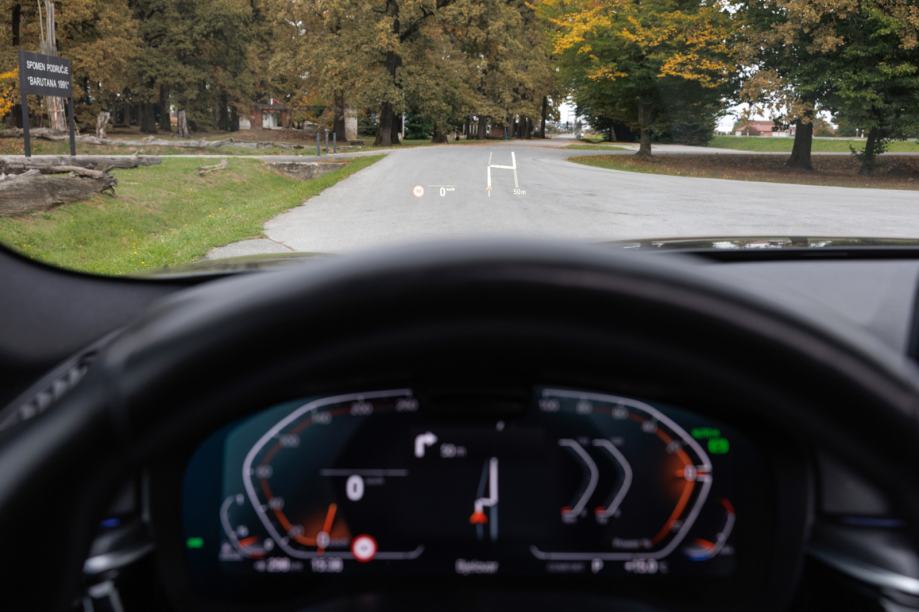 BMW 530d xDrive M-Sport - Laser | ACC | HUD | Ambi | Pano | Memo | Kam, fotografija 12