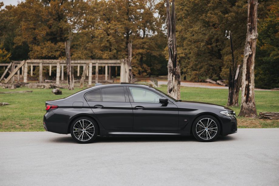 BMW 530d xDrive M-Sport - Laser | ACC | HUD | Ambi | Pano | Memo | Kam, fotografija 4
