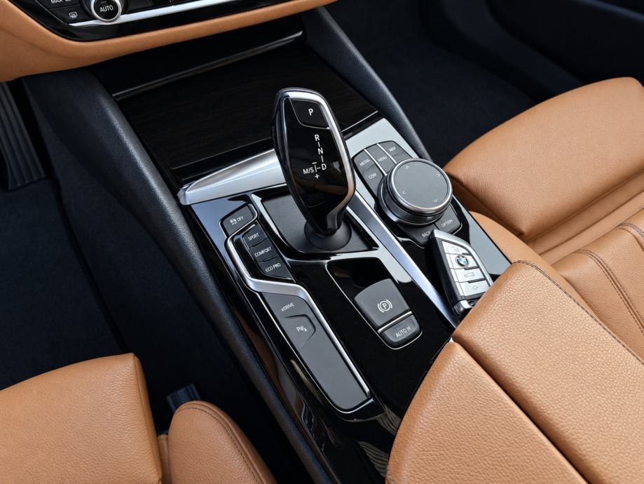 BMW 530e automatik 252 KS | koža | full led | ACC | premium jamstvo, fotografija 14