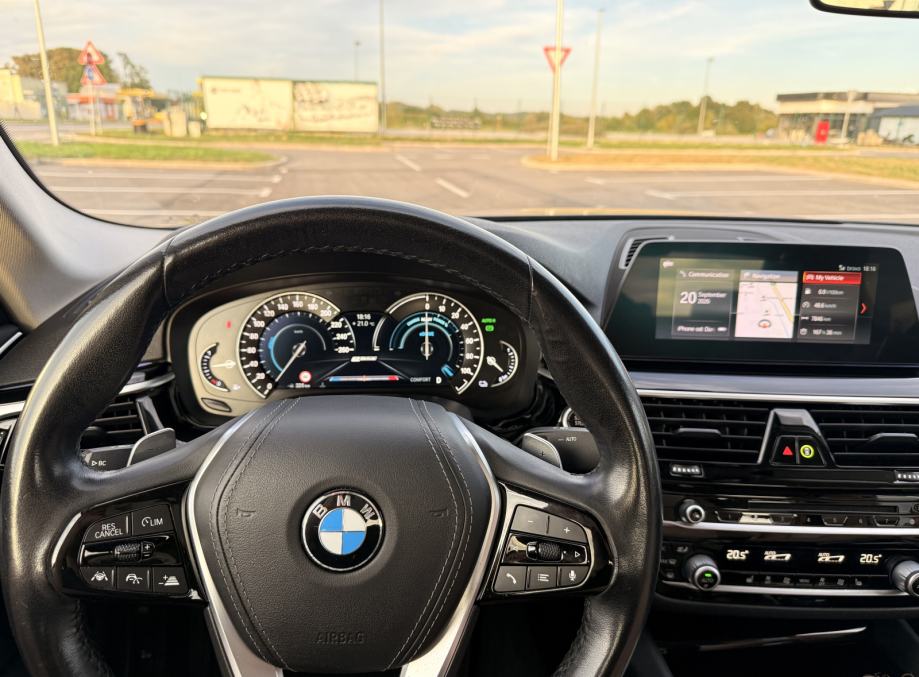 BMW 530e iPerformance Sport Line + 4 nove zimske gume Bridgestone, fotografija 9