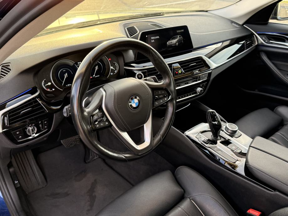 BMW 530e iPerformance Sport Line + 4 nove zimske gume Bridgestone, fotografija 7