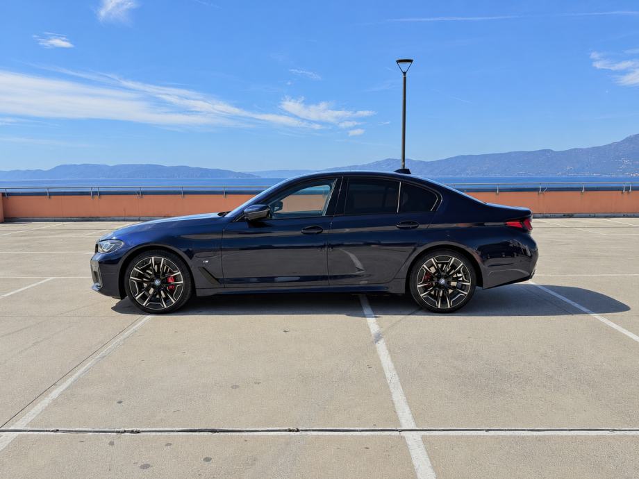 BMW 530e LCI M Sport | 2021. | Individual boja, 20", Soft Close, 360°, fotografija 3