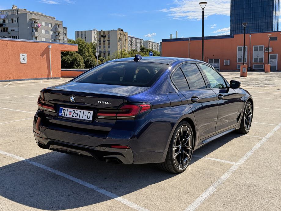 BMW 530e LCI M Sport | 2021. | Individual boja, 20", Soft Close, 360°, fotografija 6