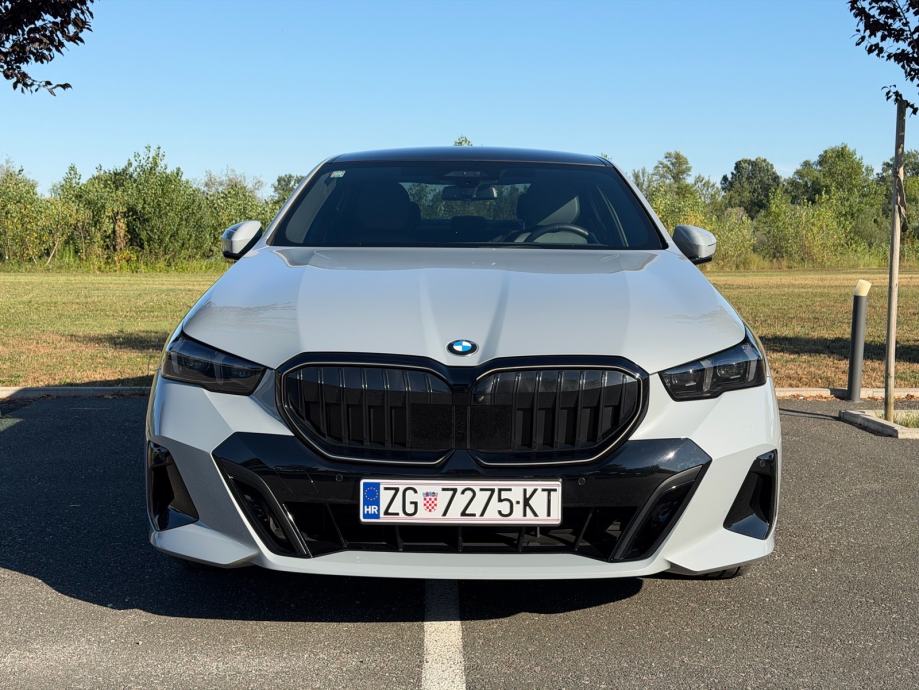 BMW 540d G60 xDrive M Sport Pro – 303 KS – PDV, pogled izvana - slika 2