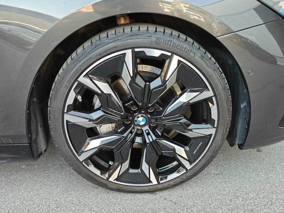 BMW 540d xDrive M Sport, 360° kamera, Bowers & Wilkins, fotografija 8