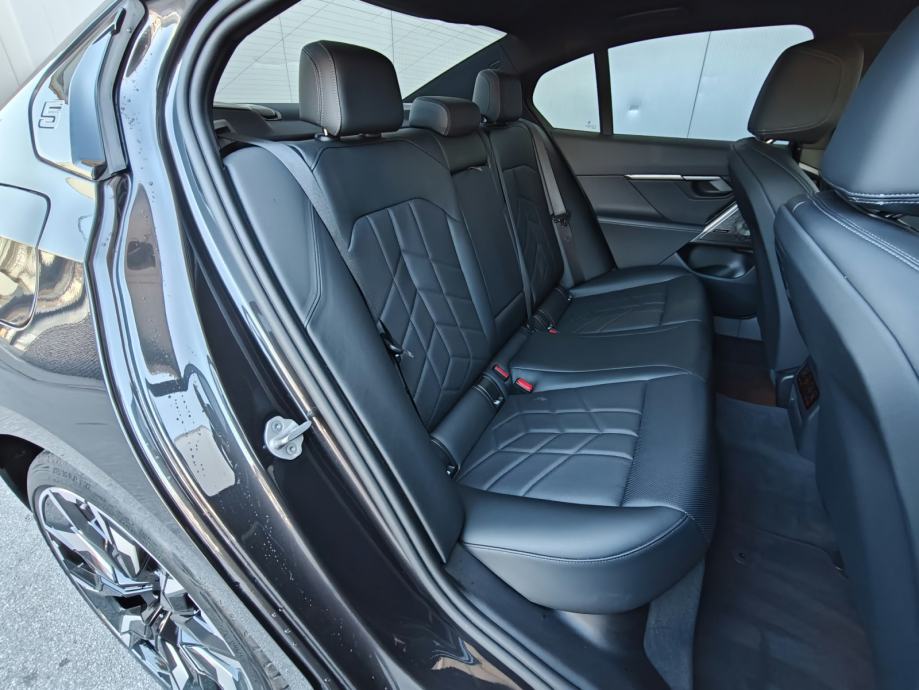 BMW 540d xDrive M Sport, 360° kamera, Bowers & Wilkins, fotografija 12