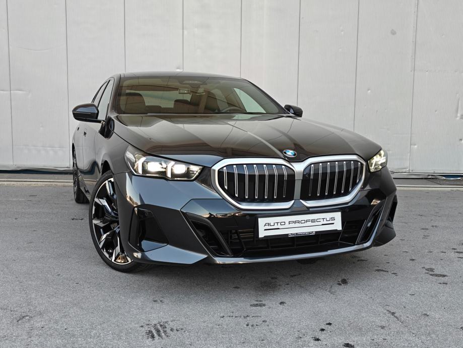 BMW 540d xDrive M Sport, 360° kamera, Bowers & Wilkins, fotografija 3