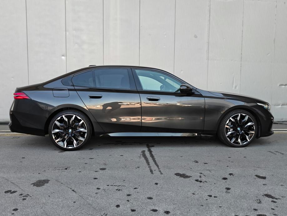 BMW 540d xDrive M Sport, 360° kamera, Bowers & Wilkins, fotografija 5