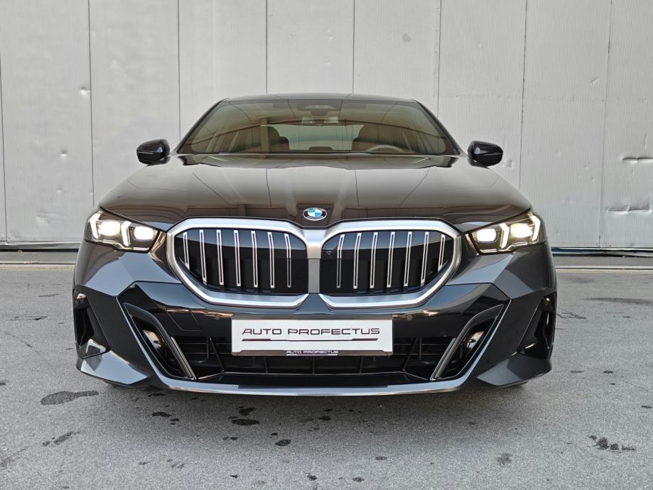 BMW 540d xDrive M Sport, 360° kamera, Bowers & Wilkins, fotografija 2