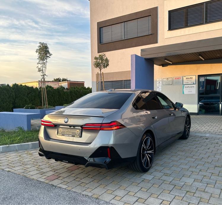 BMW 550e xDrive M SPORT PRO** B&W** ICONIC GLOW** VENTILACIJA** 2025**, fotografija 7