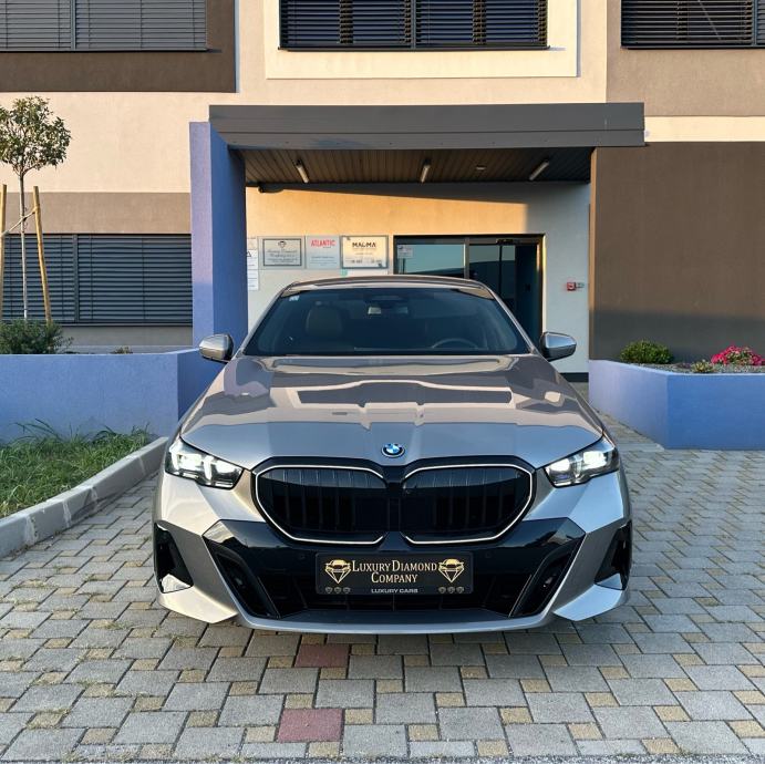 BMW 550e xDrive M SPORT PRO** B&W** ICONIC GLOW** VENTILACIJA** 2025**, fotografija 5