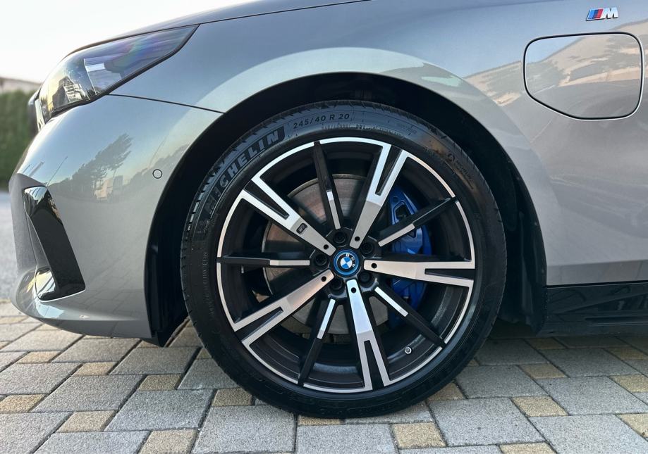 BMW 550e xDrive M SPORT PRO** B&W** ICONIC GLOW** VENTILACIJA** 2025**, fotografija 11