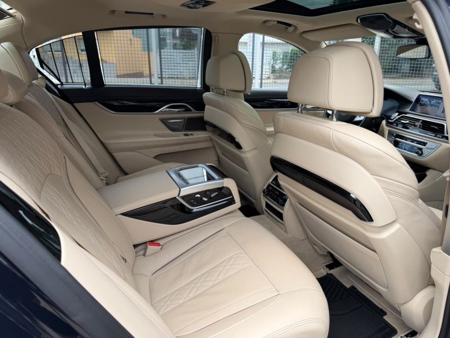 BMW 740d Xdrive **INDIVIDUAL**FACELIFT**U SUSTAVU PDV-a**, fotografija 15