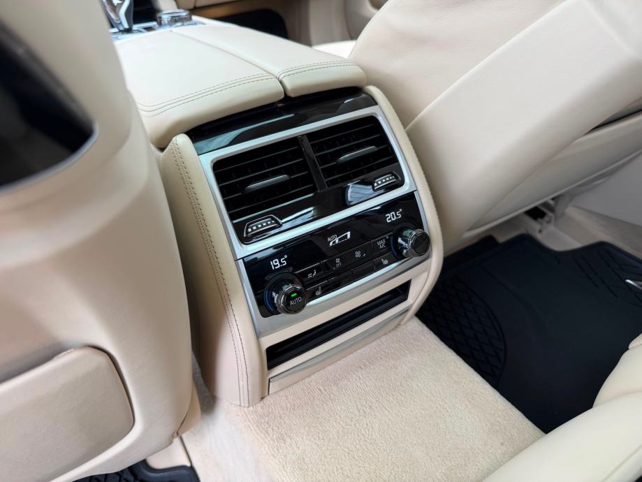 BMW 740d Xdrive **INDIVIDUAL**FACELIFT**U SUSTAVU PDV-a**, fotografija 16