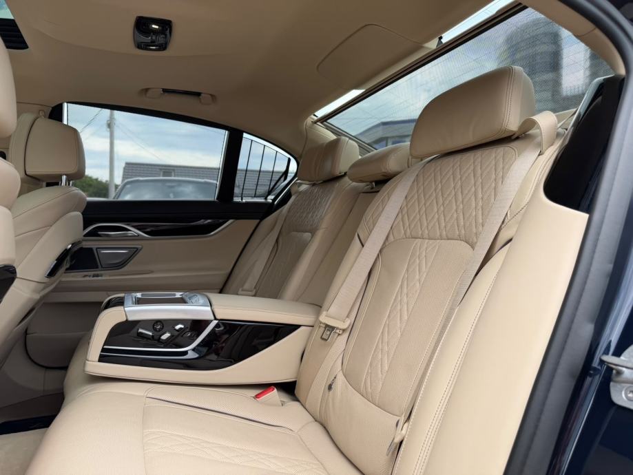 BMW 740d Xdrive **INDIVIDUAL**FACELIFT**U SUSTAVU PDV-a**, fotografija 18