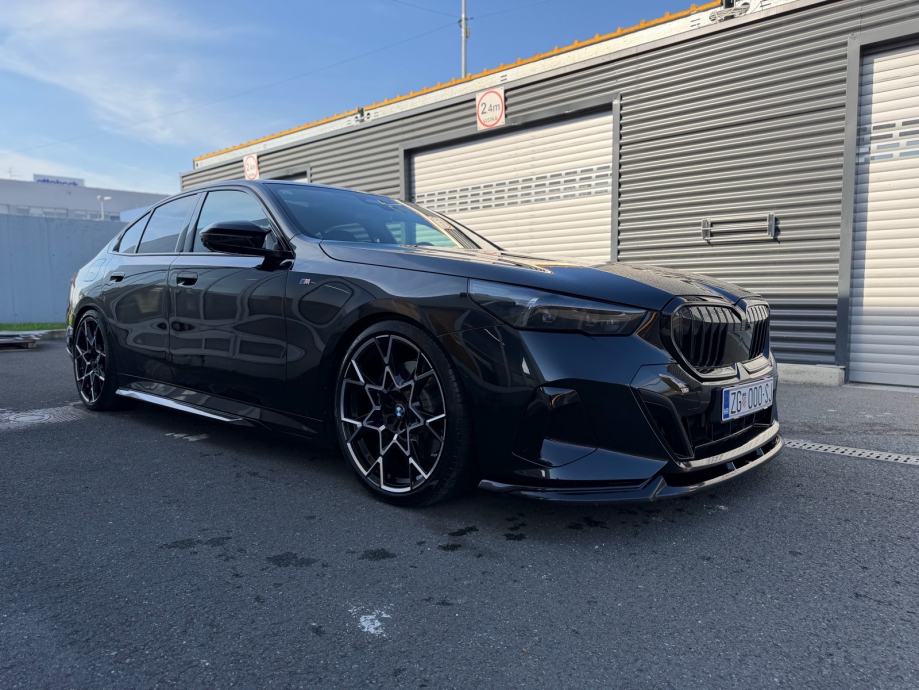BMW G60 550e 2024.g., pogled izvana - slika 3